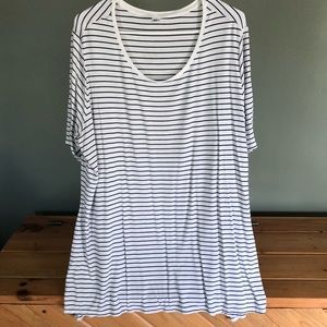 Old Navy Plus V-neck Tunic Tee - 2x plus. White with navy blue stripe.
